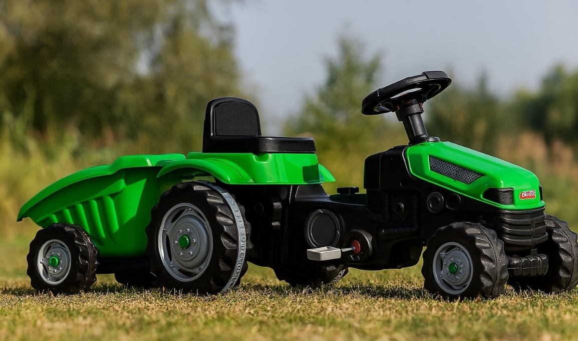 PILSAN TRAKTOR SA PRIKOLICOM NA PEDALE
